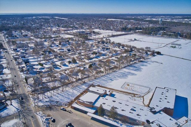 20 Wendy Lane, Brentwood, NY 11717