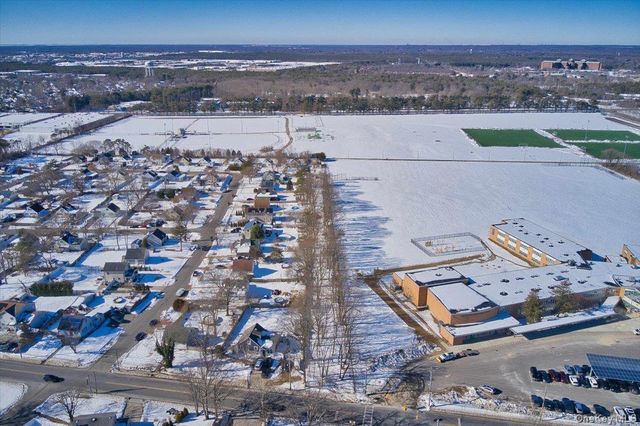 20 Wendy Lane, Brentwood, NY 11717