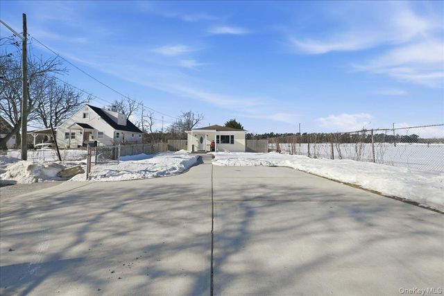 20 Wendy Lane, Brentwood, NY 11717