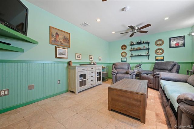 20 Wendy Lane, Brentwood, NY 11717