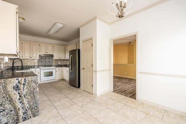 1323 Gleneagles Lane, Little Rock, AR 72211