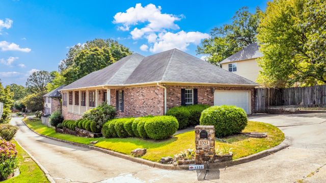 1323 Gleneagles Lane, Little Rock, AR 72211