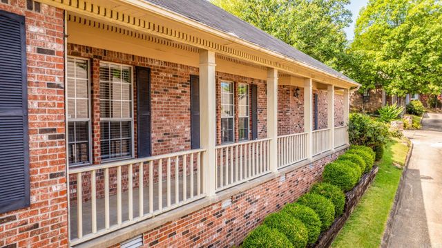 1323 Gleneagles Lane, Little Rock, AR 72211