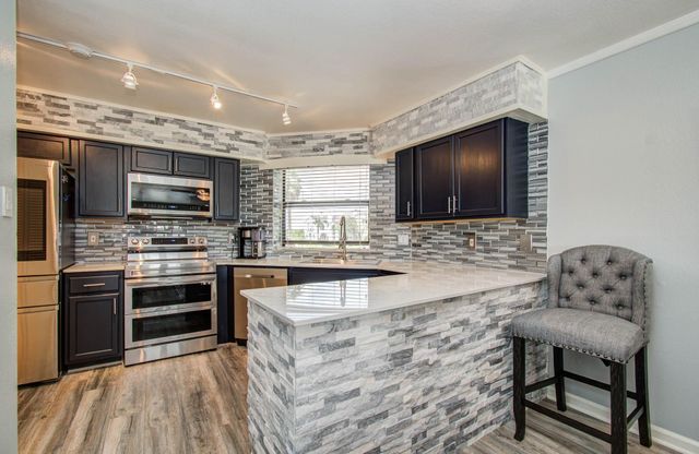 891 Davis Road, League City, TX 77573
