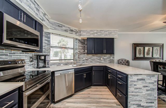 891 Davis Road, League City, TX 77573