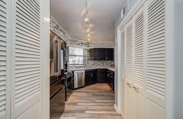 891 Davis Road, League City, TX 77573