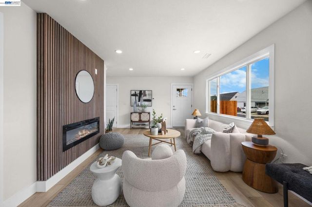 460 Inverness Dr, Pacifica, CA 94044