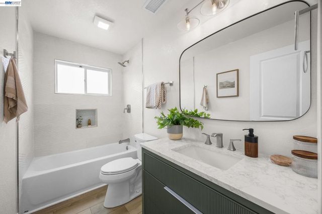 460 Inverness Dr, Pacifica, CA 94044
