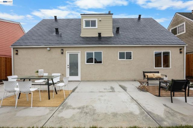 460 Inverness Dr, Pacifica, CA 94044