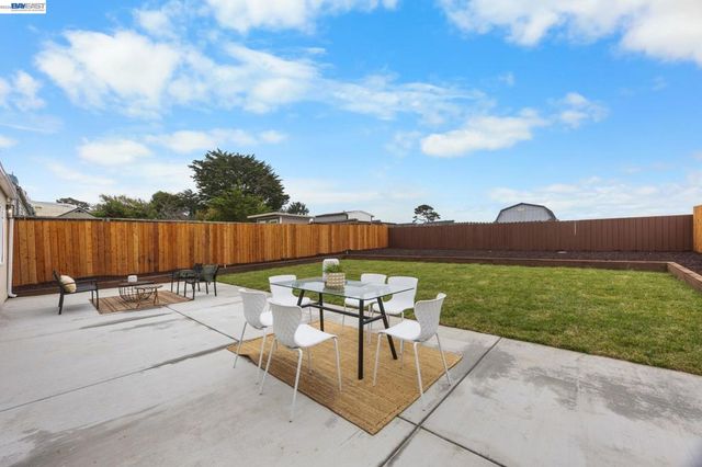 460 Inverness Dr, Pacifica, CA 94044
