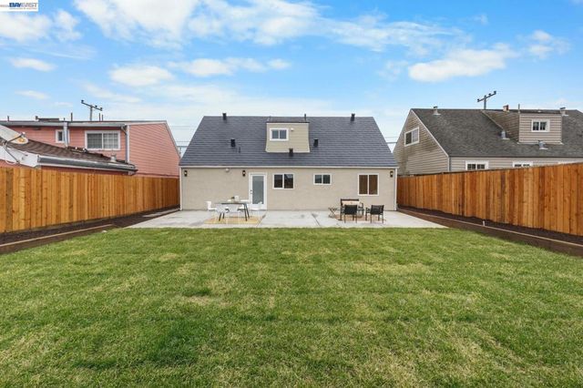 460 Inverness Dr, Pacifica, CA 94044