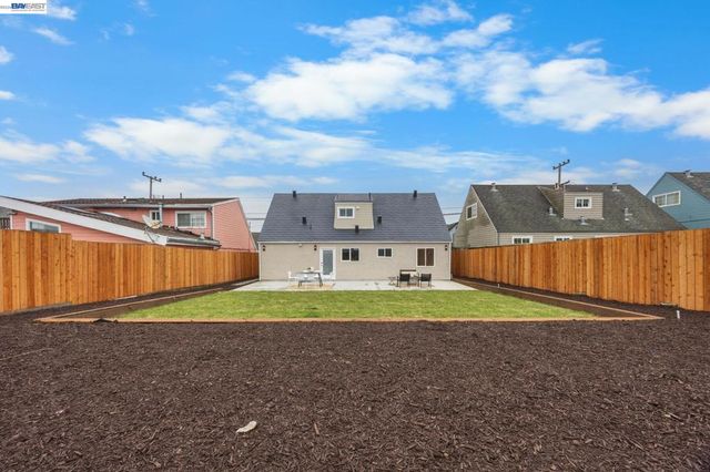 460 Inverness Dr, Pacifica, CA 94044