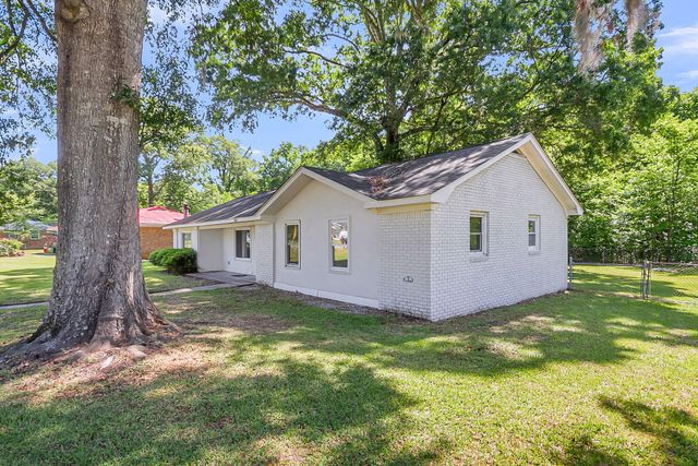 202 Sprucewood Drive, Summerville, SC 29485