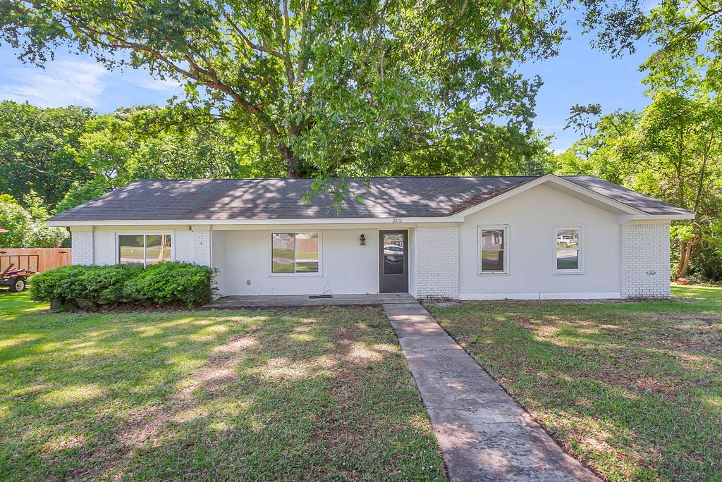 202 Sprucewood Drive, Summerville, SC 29485