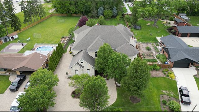 904 S Edgewood Lane, Mount Prospect, IL 60056