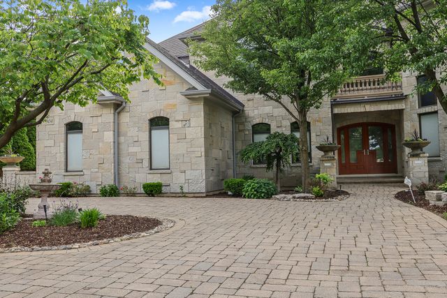 904 S Edgewood Lane, Mount Prospect, IL 60056