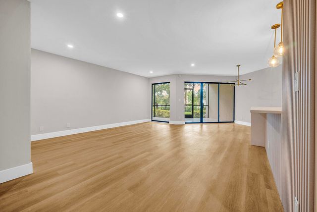 5701 CAMINO DEL SOL 102, Boca Raton, FL 33433