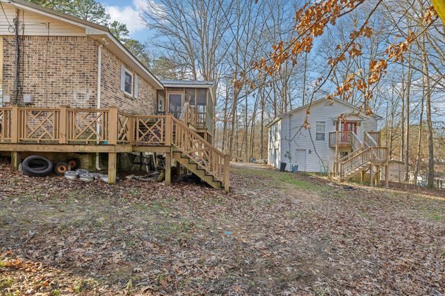 211 Lakeview Dr, Hohenwald, TN 38462