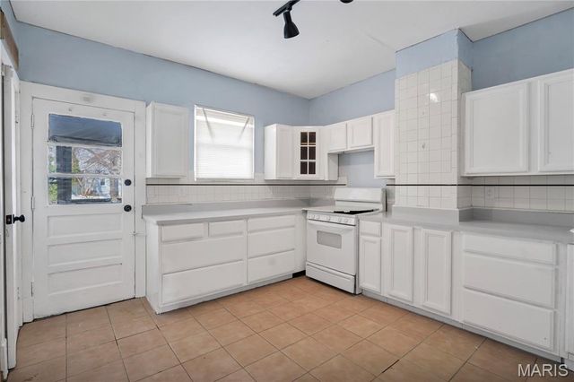 3915 Schiller Place, St Louis, MO 63116