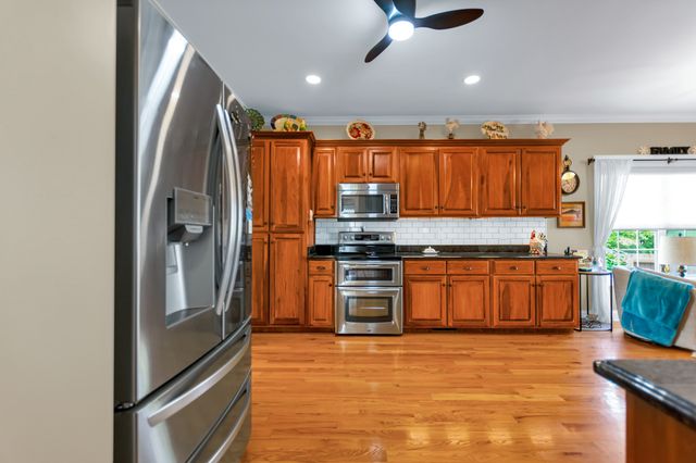 2206 Fairfax Dr, Clarksville, TN 37043