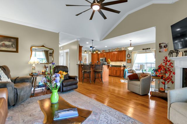 2206 Fairfax Dr, Clarksville, TN 37043