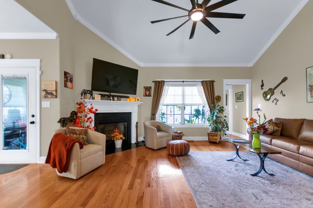 2206 Fairfax Dr, Clarksville, TN 37043