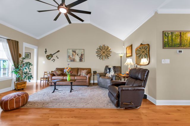 2206 Fairfax Dr, Clarksville, TN 37043