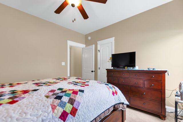 2206 Fairfax Dr, Clarksville, TN 37043