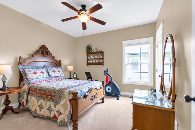 2206 Fairfax Dr, Clarksville, TN 37043