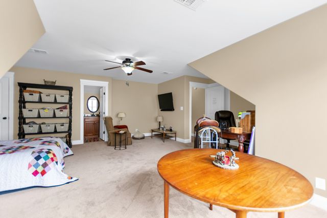 2206 Fairfax Dr, Clarksville, TN 37043