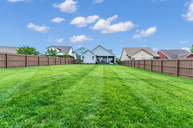 2206 Fairfax Dr, Clarksville, TN 37043