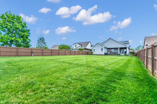 2206 Fairfax Dr, Clarksville, TN 37043