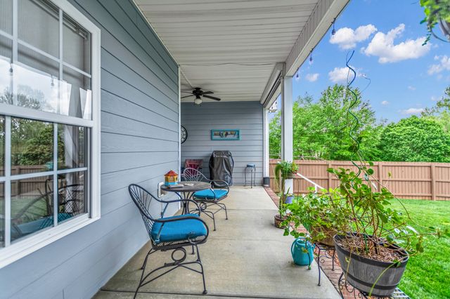 2206 Fairfax Dr, Clarksville, TN 37043