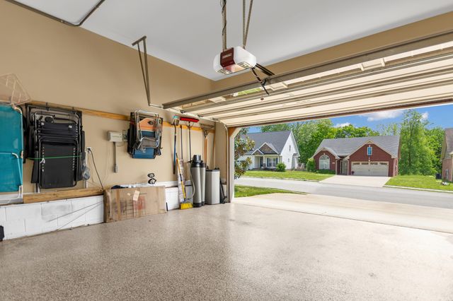 2206 Fairfax Dr, Clarksville, TN 37043