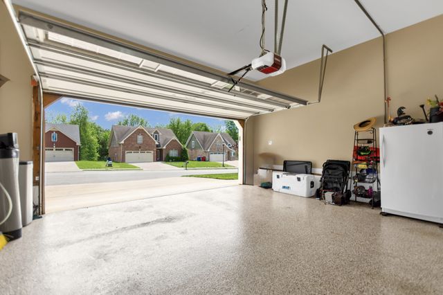 2206 Fairfax Dr, Clarksville, TN 37043