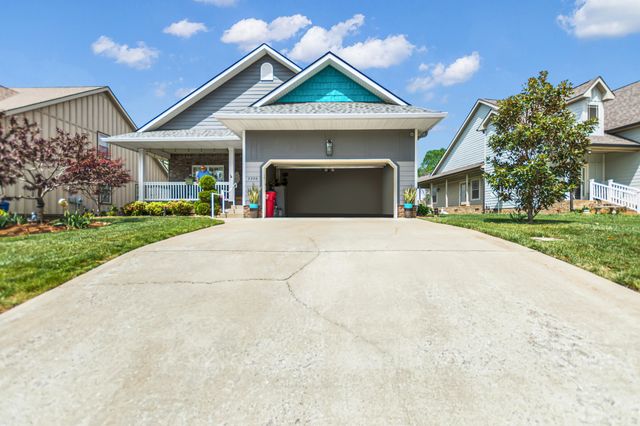 2206 Fairfax Dr, Clarksville, TN 37043