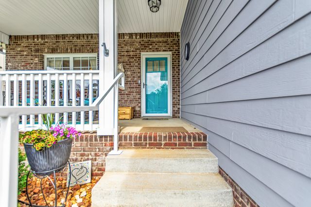 2206 Fairfax Dr, Clarksville, TN 37043