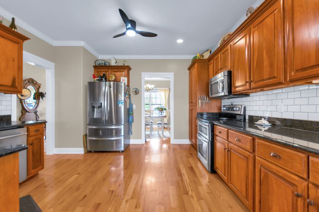 2206 Fairfax Dr, Clarksville, TN 37043