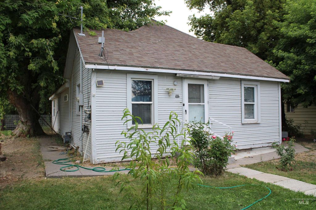 106 W 3rd St, Declo, ID 83323