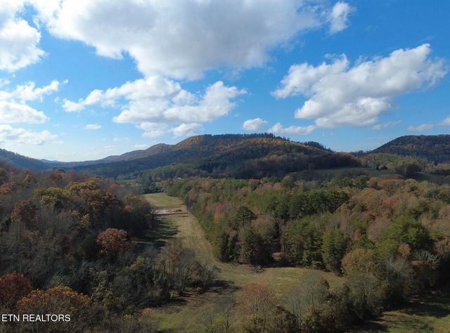 2168 Fairview Rd, Tellico Plains, TN 37385