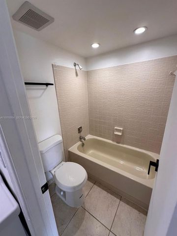 910 Twin Lakes Dr 8-K, Coral Springs, FL 33071