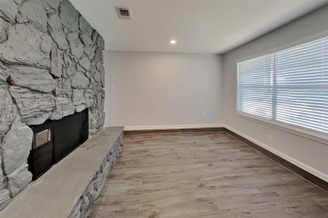 4135 Lufborough Drive, Houston, TX 77066