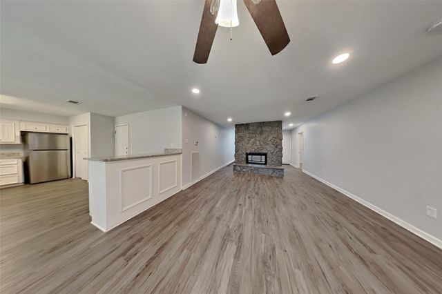 4135 Lufborough Drive, Houston, TX 77066