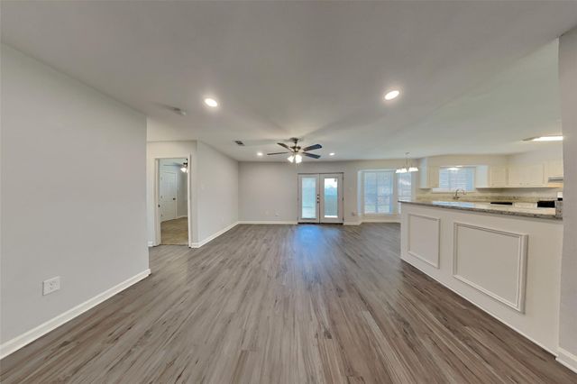 4135 Lufborough Drive, Houston, TX 77066