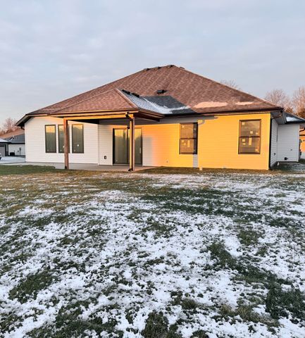 5800 HARVEST LEAF DR, Columbia, MO 65202