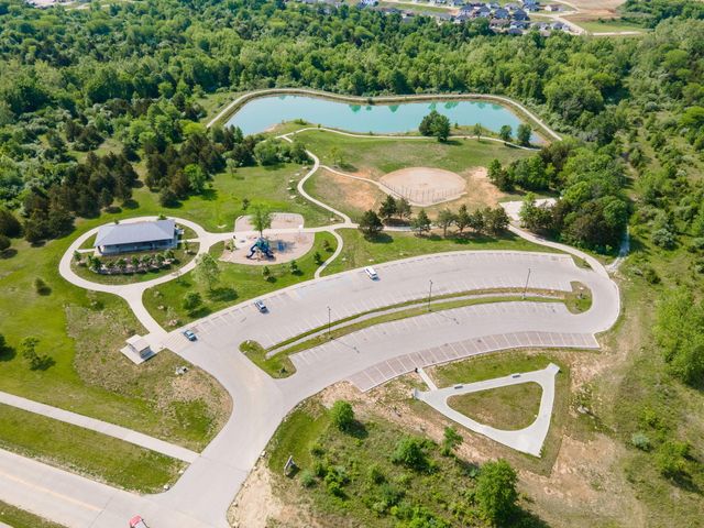 5800 HARVEST LEAF DR, Columbia, MO 65202