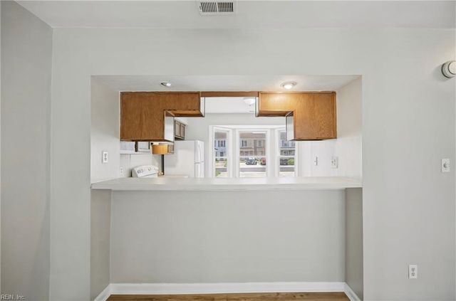 465 Wayman LN, Virginia Beach, VA 23454