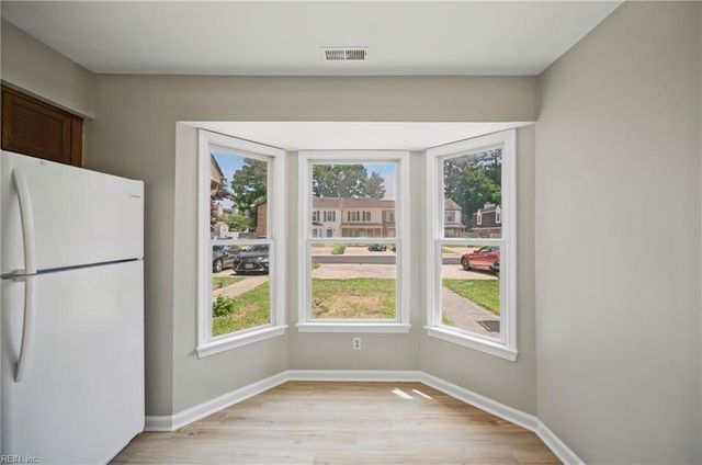 465 Wayman LN, Virginia Beach, VA 23454