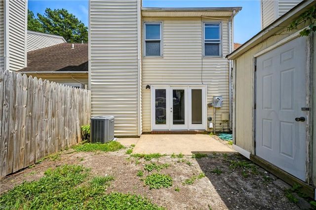 465 Wayman LN, Virginia Beach, VA 23454