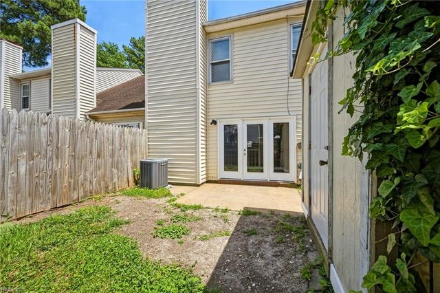 465 Wayman LN, Virginia Beach, VA 23454